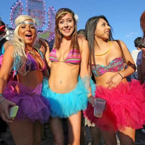Single girls St Kilda Melbourne Festival Bikini Topless Waitress